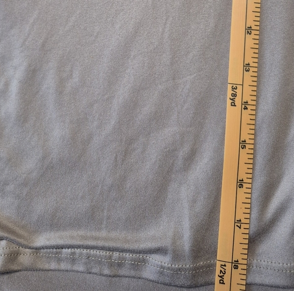 Brit And Bri XS V neck Tee Stretchy - Picture 6 of 8